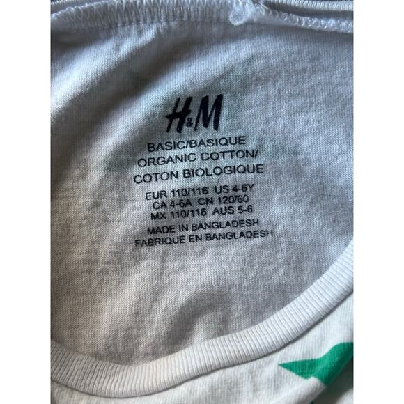H&M Basic White & Green Star Print Tee - Boys Size 4-5 - Picture 5 of 5